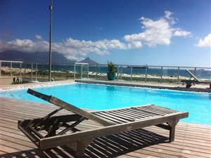 1 Bed Apartment in Bloubergstrand