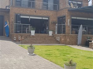 4 Bed House in Bronkhorstbaai