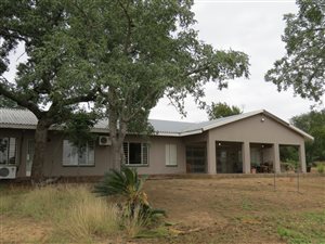 1421 ha Farm in Gravelotte