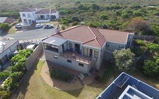 3 Bedroom House in Jongensfontein