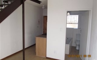1 Bedroom Flat in Kempton Park Central