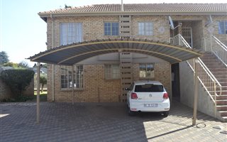 2 Bedroom Apartment in Helikon Park