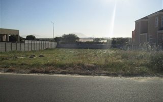 910 m² Land available in Haasendal
