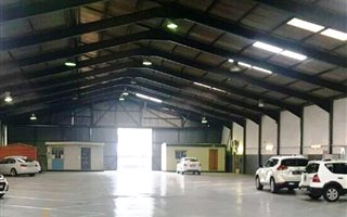2110 m² Commercial space in Airport Industria