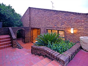 5 Bed House in Roodekrans