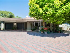 4 Bed House in Klippoortje