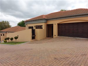 3 Bed House in Bryanston