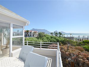 4 Bed House in Woodbridge Island