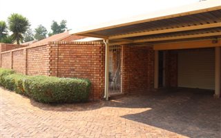 2 Bedroom Townhouse in Elarduspark
