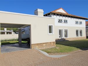 2 Bed Apartment in Keurboomstrand