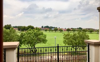 2 Bedroom Townhouse in Vanderbijlpark SE8