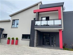 4 Bed House in Bergsig