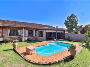 3 Bed Townhouse in Hayfields