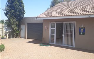 1 Bedroom Garden Cottage in Klopperpark