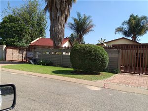 4 Bed House in Glen Marais
