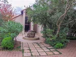 5 Bed House in Pebble Rock