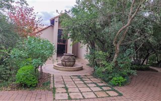 5 Bedroom House in Pebble Rock