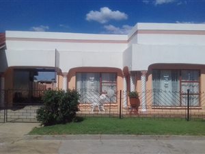 2 Bedroom House in Kokosi