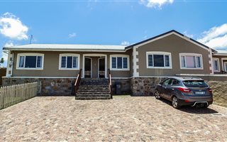 4 Bedroom Townhouse in Oatlands North