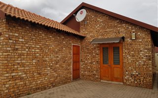 2 Bedroom Simplex in Homelake