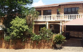 3 Bedroom Townhouse in Noordheuwel