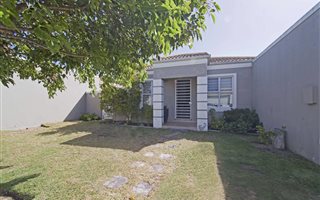 2 Bedroom House in Melkbosstrand