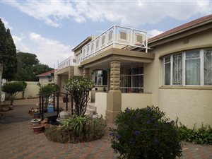 6 Bed House in The Hill