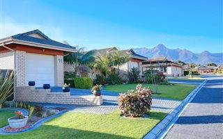 2 Bedroom House in Dormehlsdrift