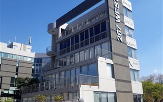 100 m² Commercial space in Die Hoewes