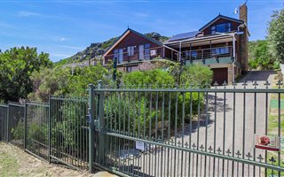 5 Bedroom House in Kommetjie