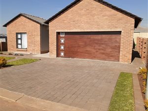 4 Bed House in Clayville
