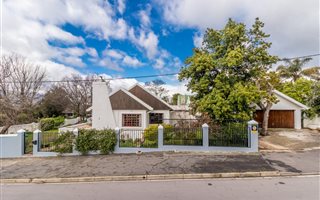 5 Bedroom House in Vrykyk