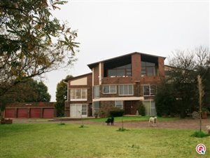 6 Bed House in De Deur