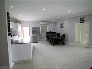 4 Bed House in Palm Lakes Estate