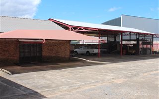 800 m² Commercial space in Rocky Drift