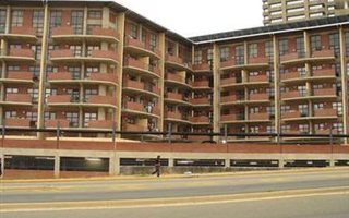 Bachelor apartment in Milpark