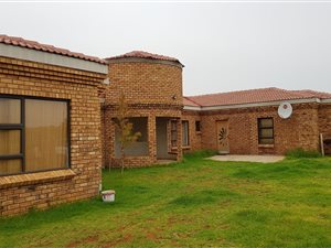 7 Bed House in Minerva Gardens
