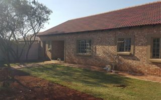 3 Bedroom House in Kameeldrift East