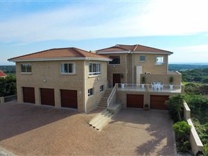 5 Bed House in Paradise Beach