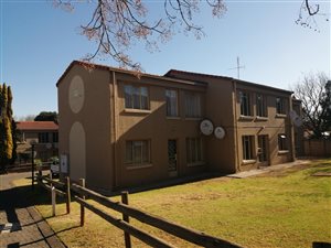 2 Bed Apartment in Die Hoewes