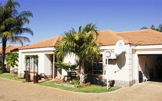 3 Bedroom Townhouse in Mookgophong (Naboomspruit)