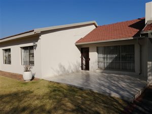 4 Bed House in Erasmia