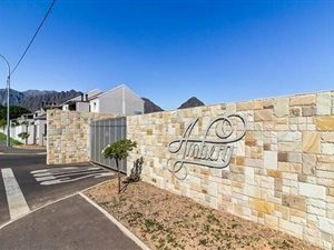 2 Bedroom Flat in Paarl East