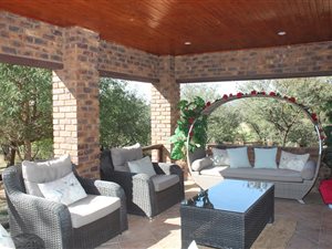 5 Bed House in Pebble Rock