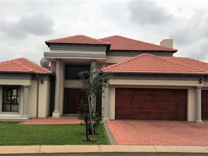 4 Bed House in Blue Valley Golf Estate