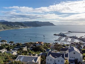 714 m² Land available in Simons Town