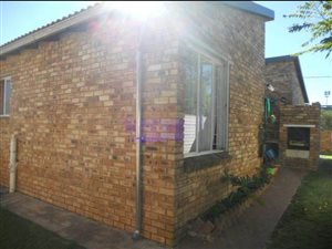 2 Bedroom Townhouse in Grobler Park