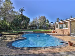 5 Bed House in De Bron