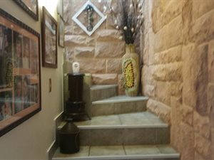 6 Bed House in Roseville