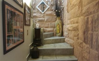 6 Bedroom House in Roseville